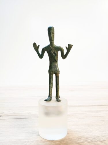 Bronzetto raffigurante un orante (Monte Arcosu, Uta).