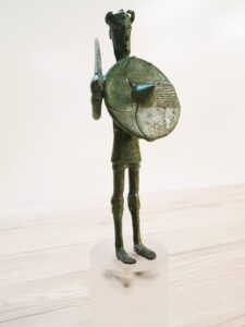Bronzetto raffigurante un guerriero con spada e scudo (Monte Arcosu, Uta).