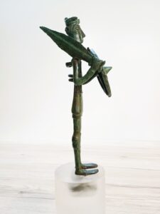 Bronzetto raffigurante un guerriero con spada e scudo - profilo (Monte Arcosu, Uta).
