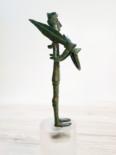 Bronzetto raffigurante un guerriero con spada e scudo - profilo (Monte Arcosu, Uta).