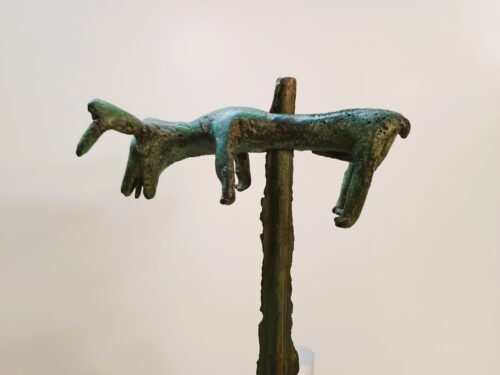 Spada votiva in bronzo con figura di cervo - dettaglio (Monte Arcosu, Uta).