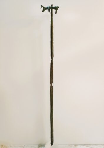 Spada votiva in bronzo con figura di cervo (Monte Arcosu, Uta).